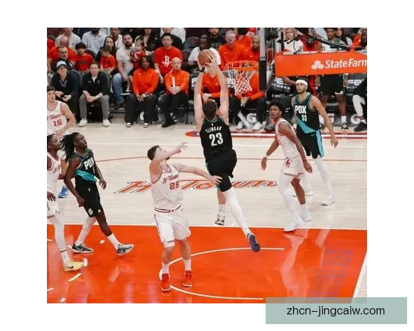 休斯顿火箭大胜波特兰开拓者取得关键胜利